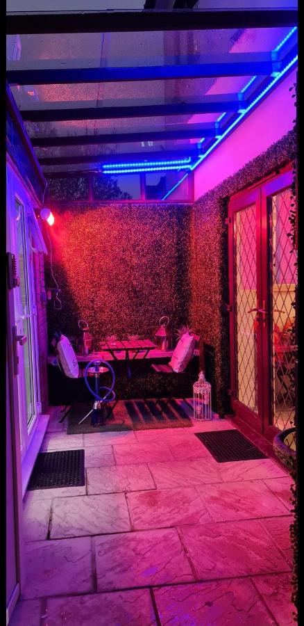 Apartment With Private Hot Tub, Sauna, Ice Bath, Gym Rainham  Exterior photo